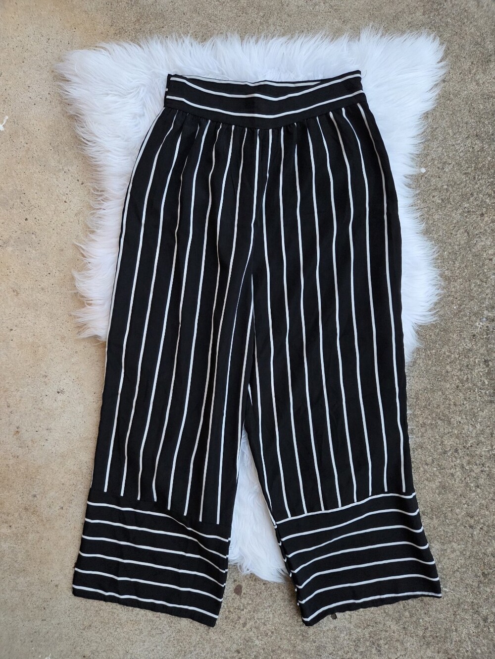 Black & White Striped Wide-Leg Pants - Size Medium